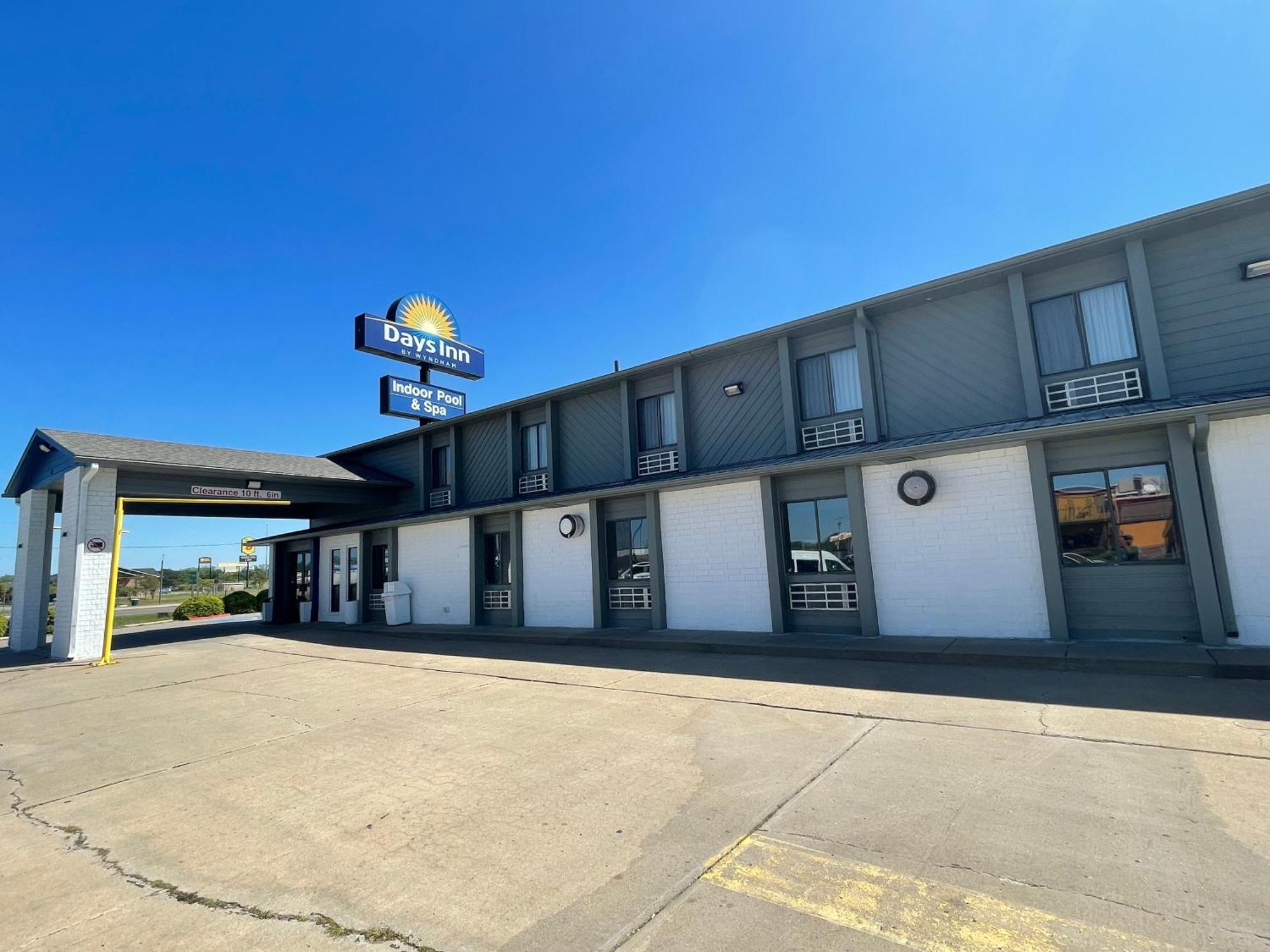 Days Inn By Wyndham Salina I-70 Exterior photo