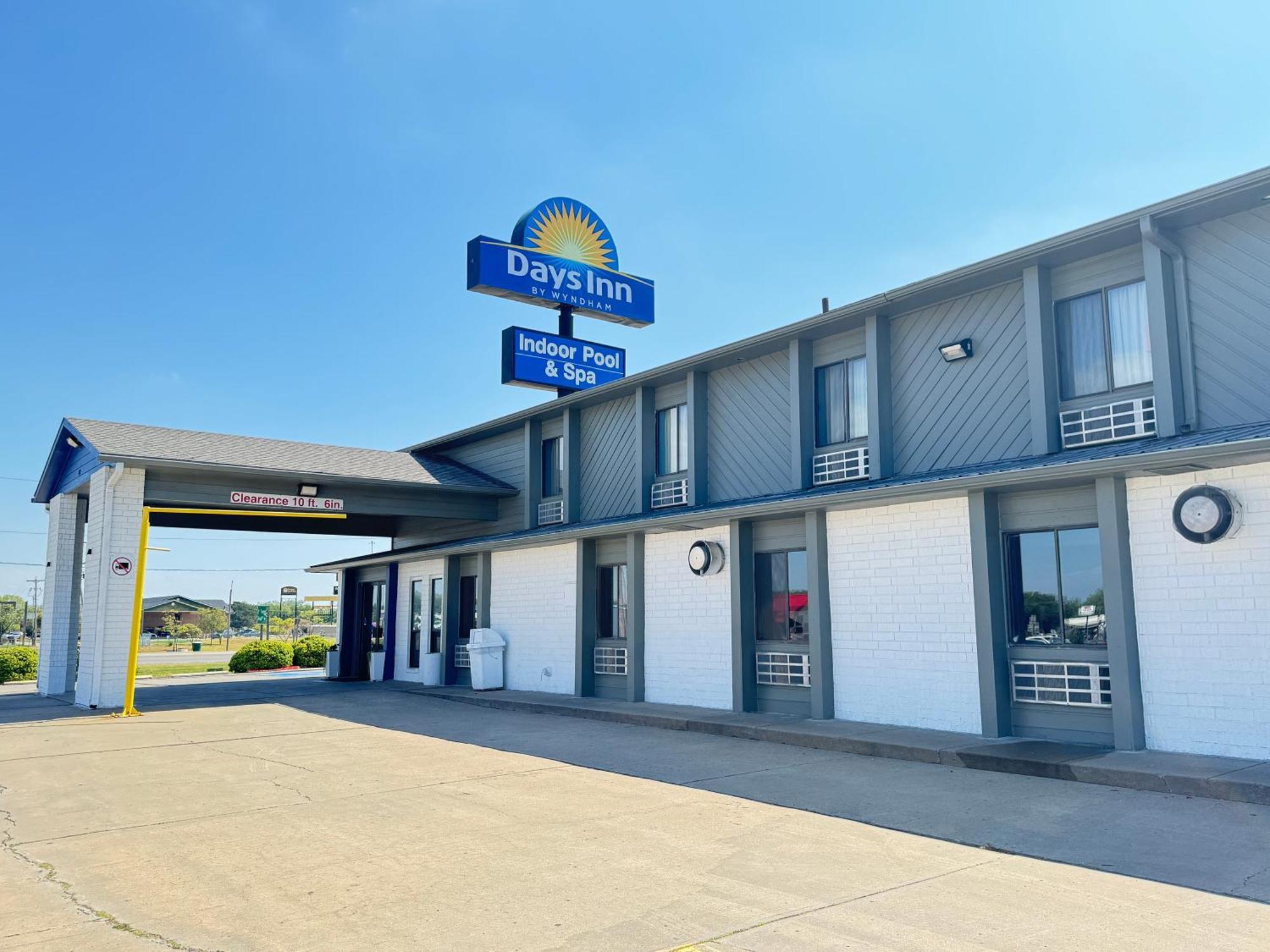 Days Inn By Wyndham Salina I-70 Exterior photo