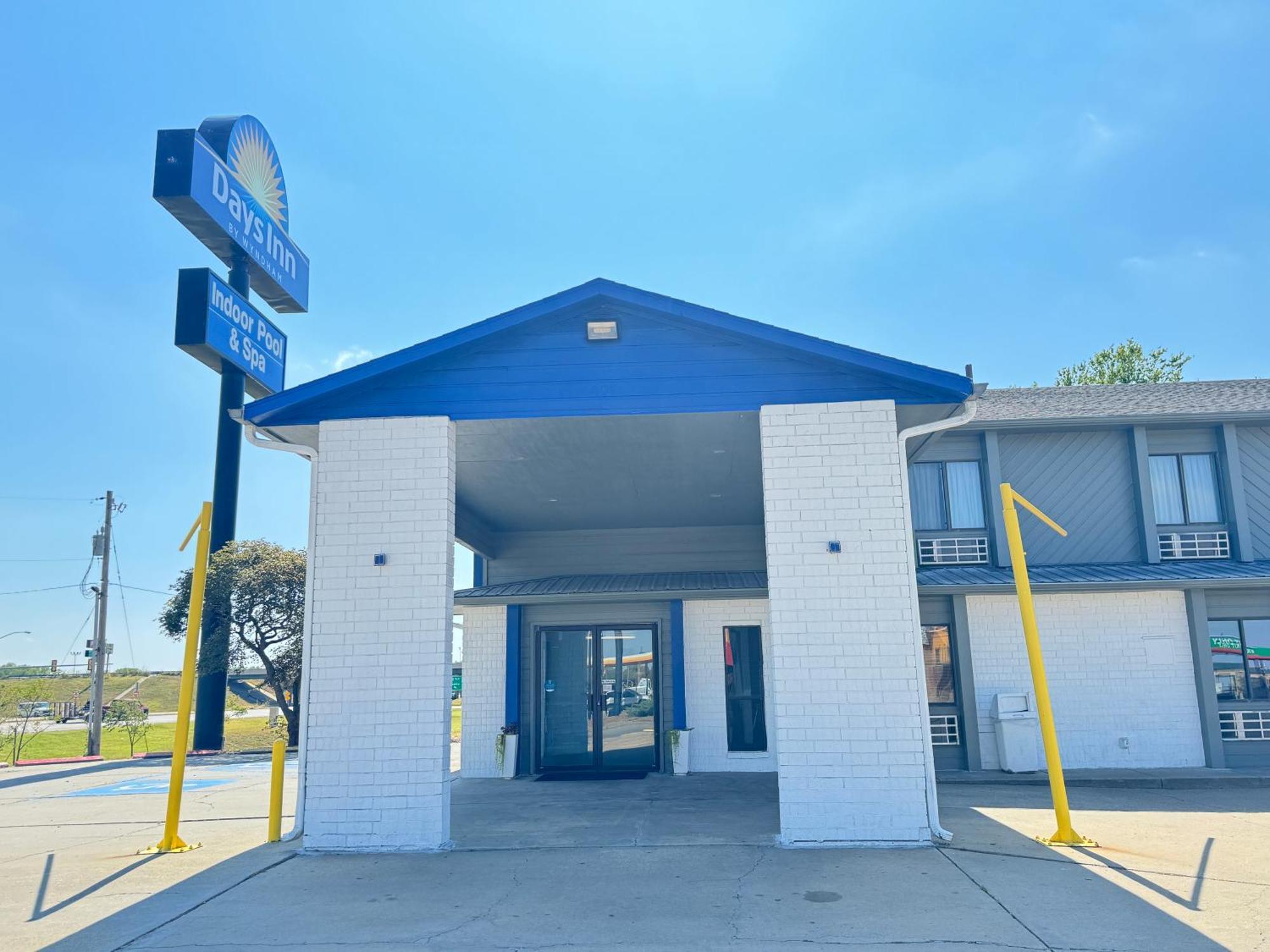 Days Inn By Wyndham Salina I-70 Exterior photo
