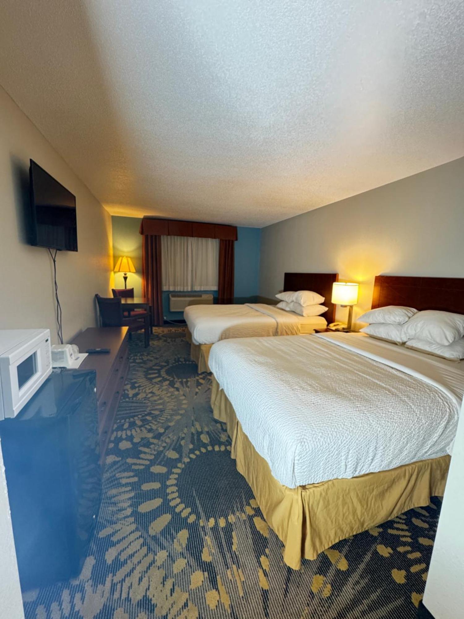 Days Inn By Wyndham Salina I-70 Exterior photo