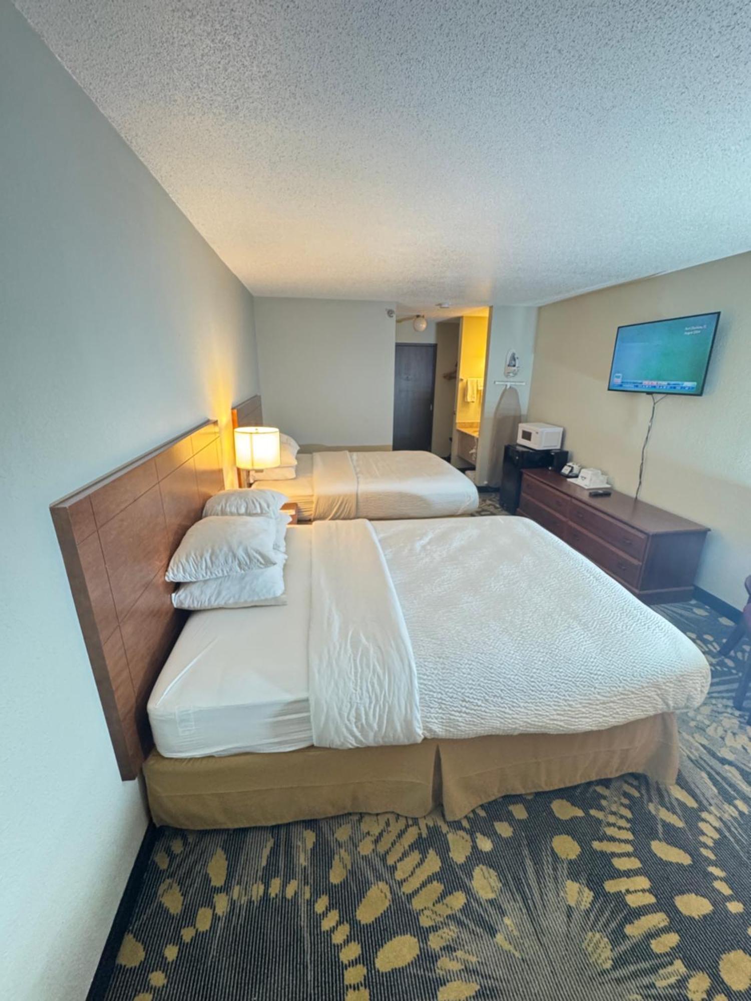 Days Inn By Wyndham Salina I-70 Exterior photo