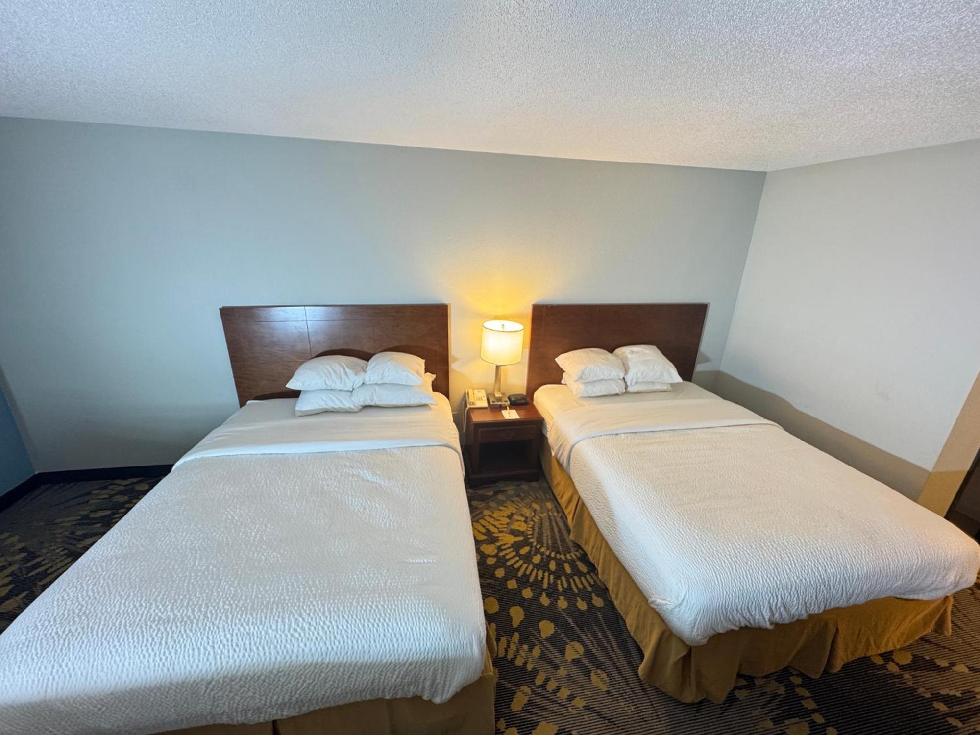 Days Inn By Wyndham Salina I-70 Exterior photo