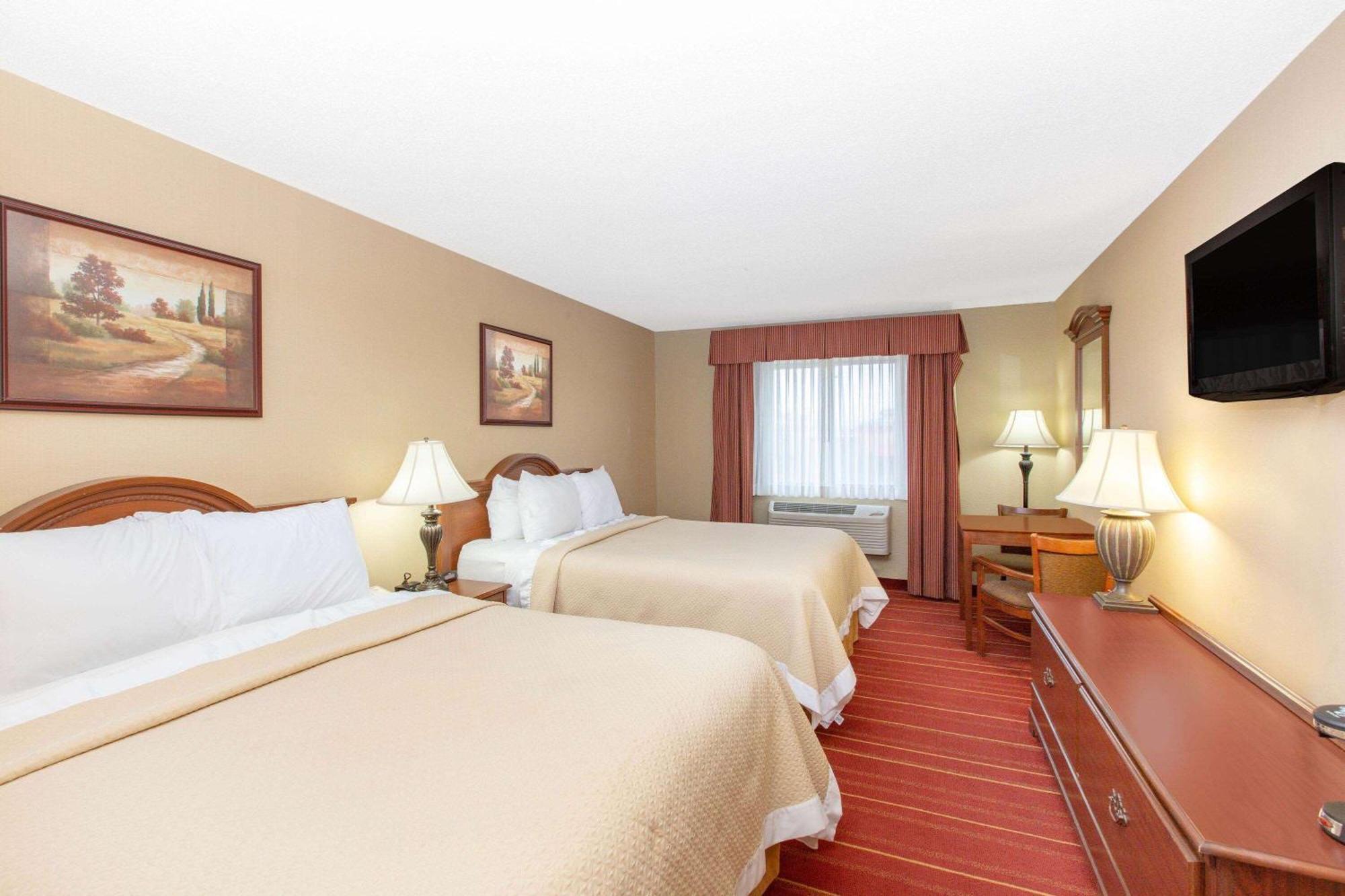 Days Inn By Wyndham Salina I-70 Exterior photo