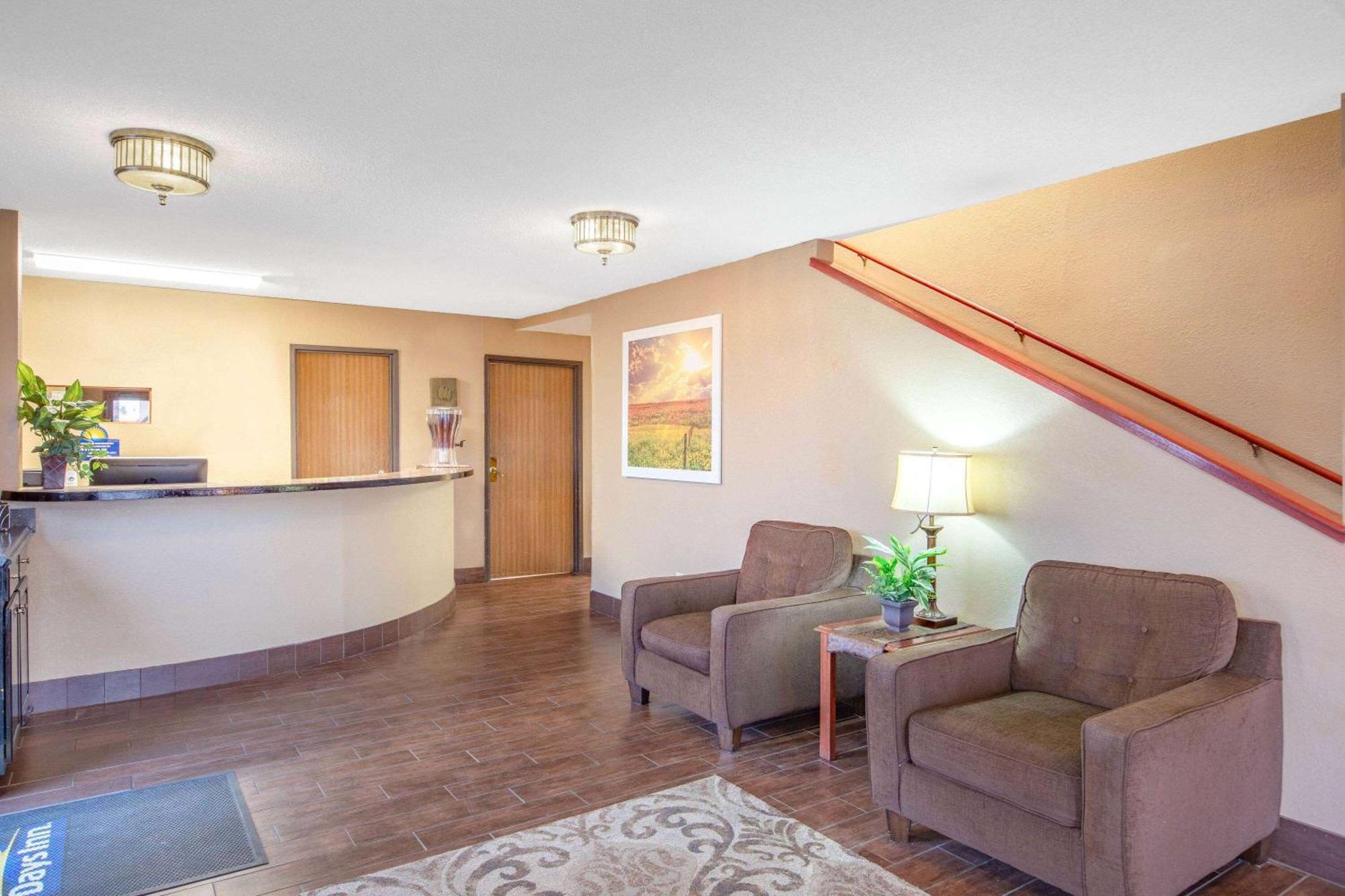 Days Inn By Wyndham Salina I-70 Exterior photo